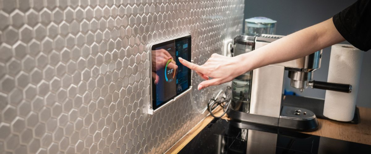 Smart home automation technology intelligent systems control